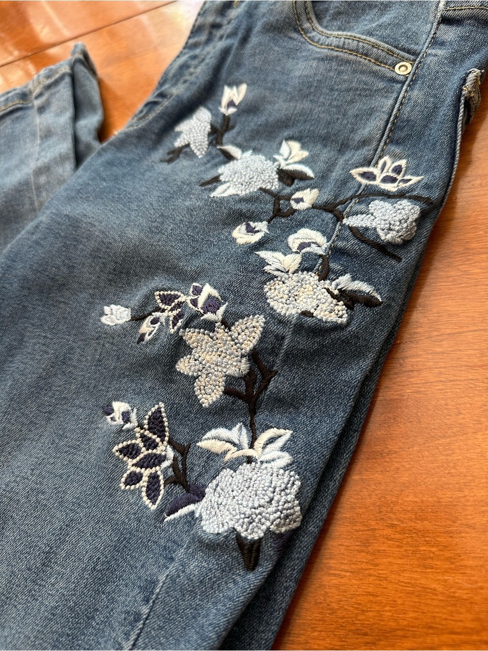 Topshop Floral Embroidered Jeans - Picture 2 of 8